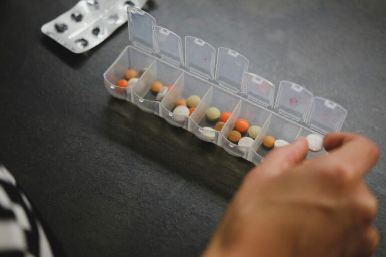 Read more about the article Understanding Generic Drugs:Benefits, Risk, and what you should Know