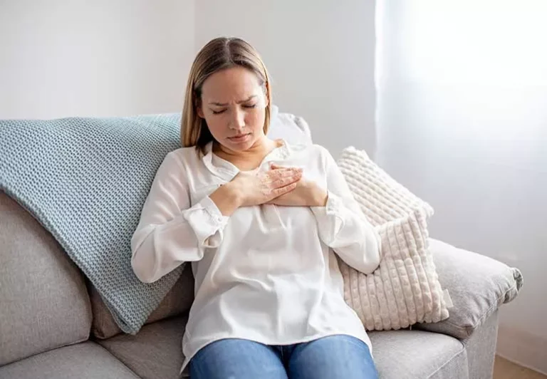Read more about the article Critical Signs: When Should Women Worry About Heart Palpitations and Dizziness?