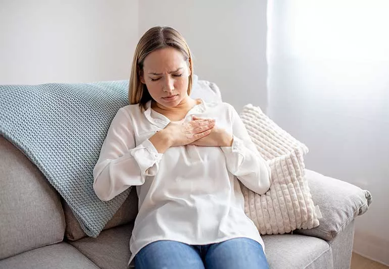 Read more about the article Critical Signs: When Should Women Worry About Heart Palpitations and Dizziness?