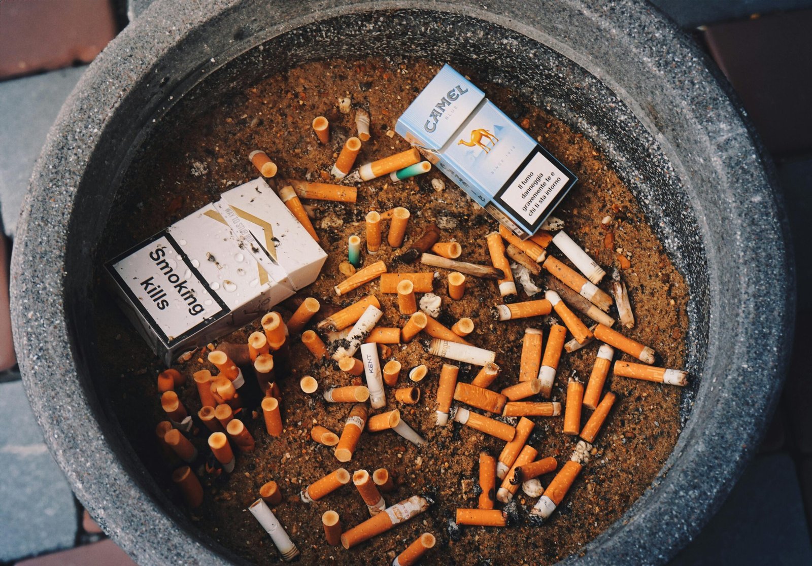 You are currently viewing The Hidden Health Risks of Smoking in Liechtenstein’s Alpine Climate (And How Quitting Meds Help)