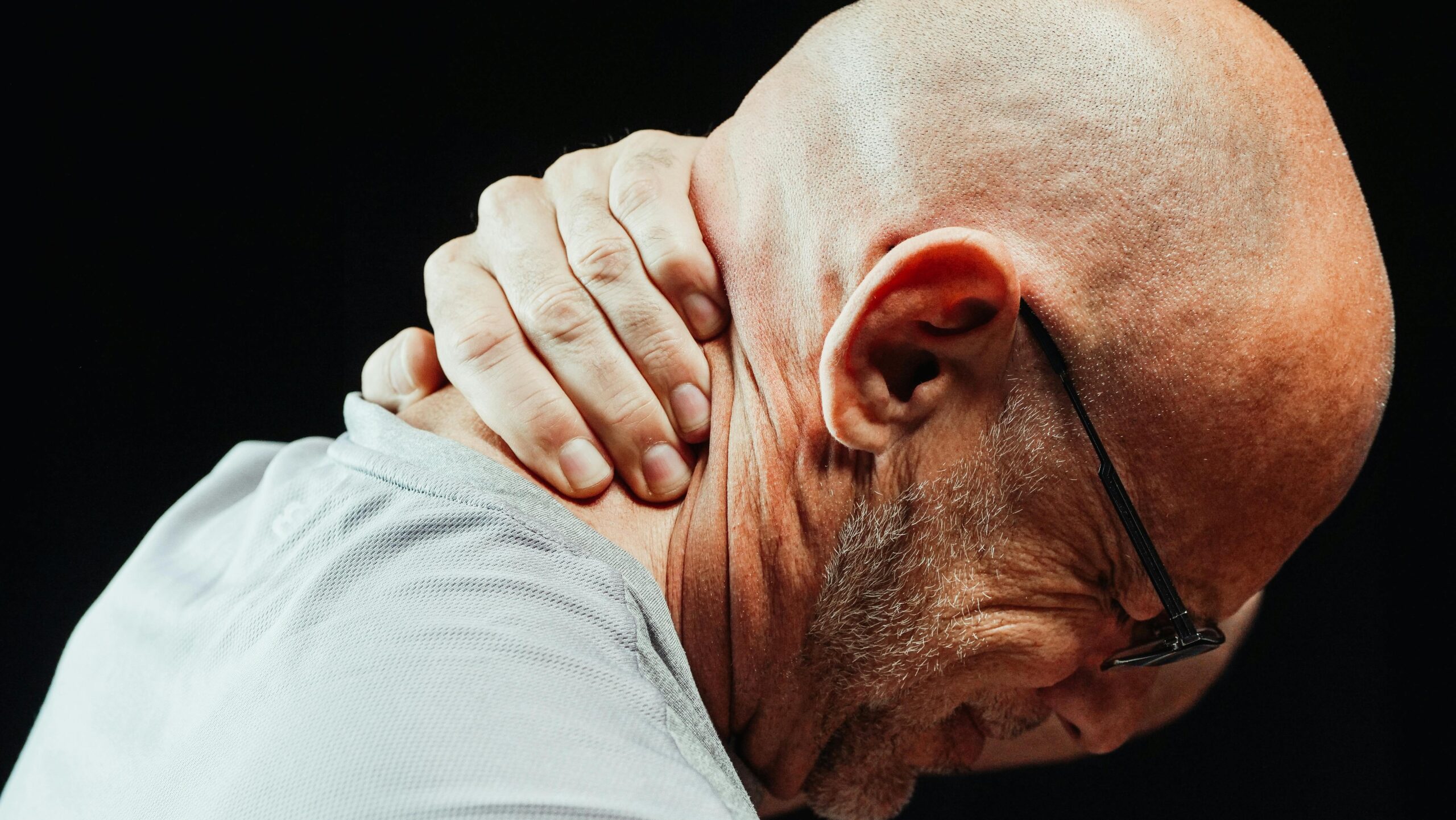 Read more about the article How to Tell the Difference Between Nerve Pain and Muscle Pain