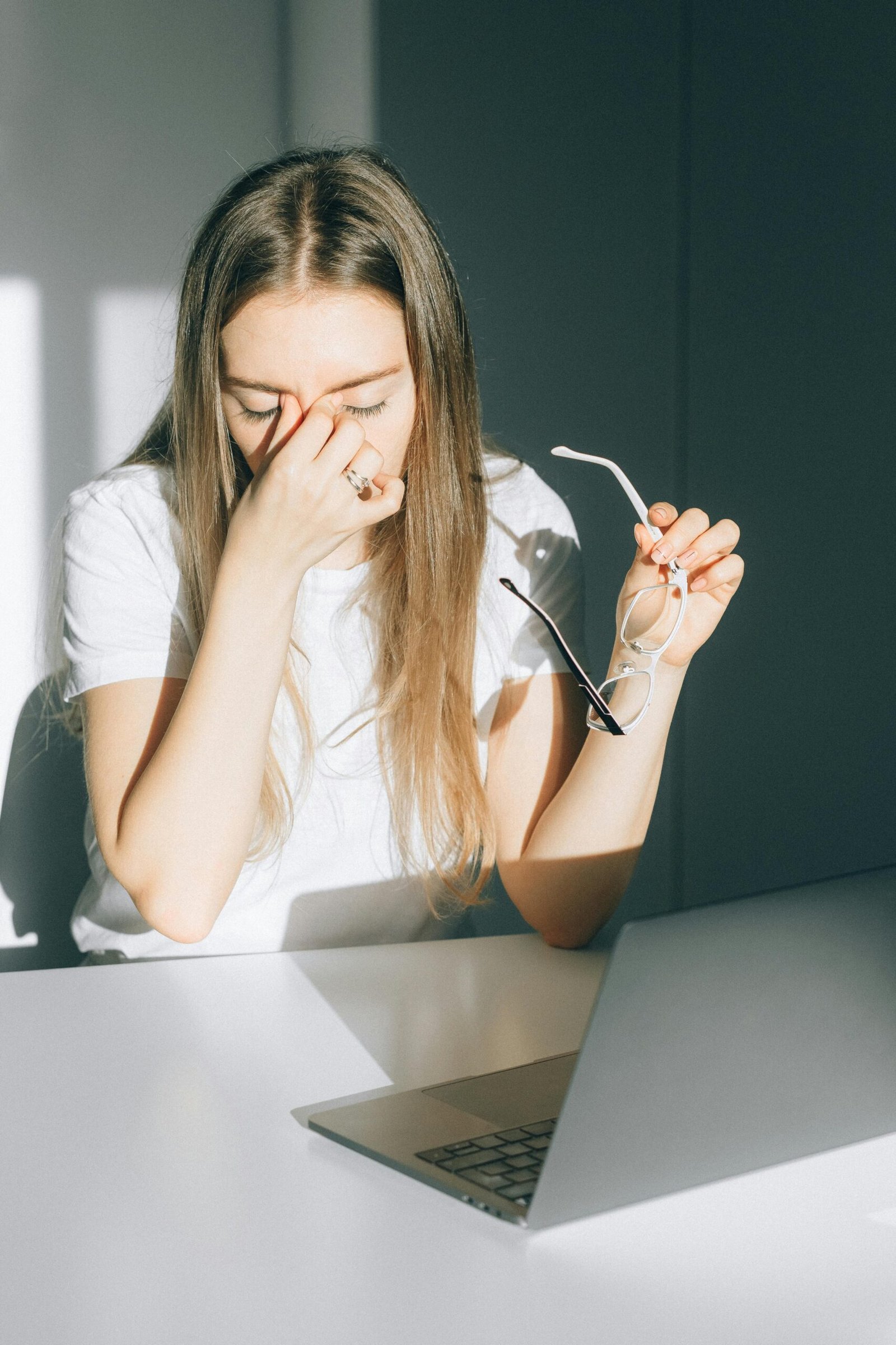 Read more about the article From Yacht Deck to Office Desk: Stress Triggers Unique to Monaco and How to Avoid Them