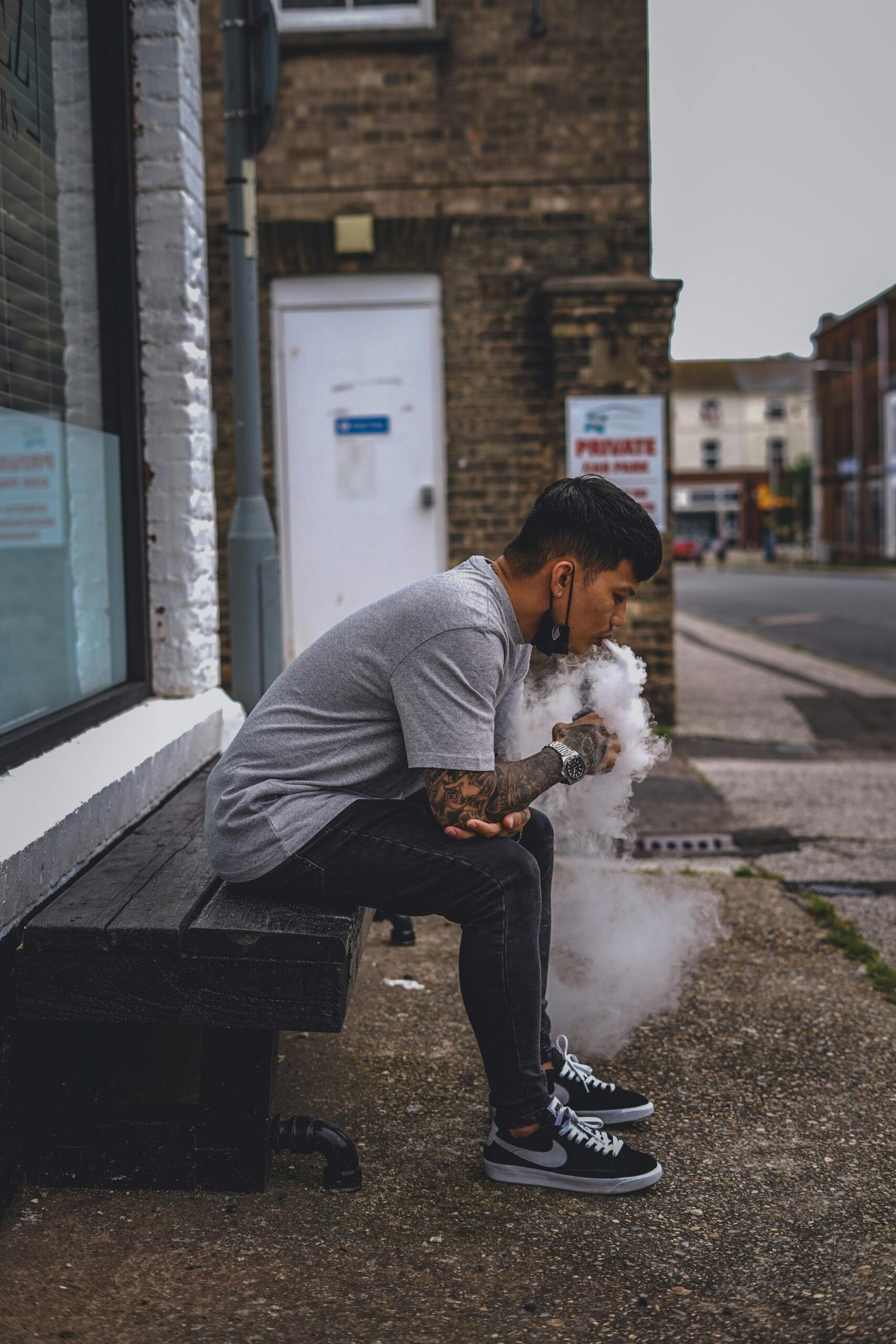 You are currently viewing Real Stories: How 3 Liechtenstein Residents Successfully Quit Smoking Using Medication & Counseling”